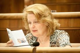 Otec byl středoškolský učitel literatury a gramatiky, matka učila němčinu. Tasr Dostane Peniaze Za Sluzby Smeru Zuri Magda Vasaryova Webnoviny Sk