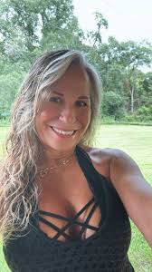 Back in town and workin till 5 tonight! Come and see me 🥳🥳