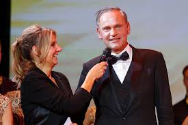 Leistung muss in unserer stadt etwas zählen und deshalb unterstütze ich gernot blümel und bin teil seines werner zatorski. Leipziger Opernball 2016 Moderatorin Kim Fisher Und Oliver Blume Vorstandsvorsitzender Der Porsche Ag
