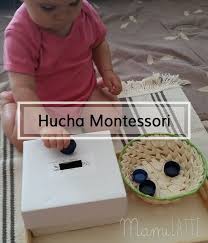 Los juegos de maría montessori se hicieron populares en el 1900, donde se desarrollaron en base a tres pilares: La Hucha Montessori Actividades Montessori Materiales Montessori Juego Heuristico