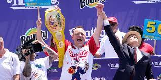 Chowdown champ joey jaws chestnut broke his own record to gulp to a 14th win in the men's nathan's famous hot dog eating contest on sunday, while michelle lesco took the women's title. Yi71zmdddvjxxm