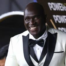 Segundo Castillo, chi è l'allenatore in smoking bianco che con il suo look  black dandy anticipa il Met Gala 2025