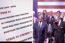 Demi negara yang tercinta, dicurahkan bakti penuh setia, demi raja yang disanjung tinggi, kesetiaan tak berbelah bagi. 3. Nyanyian Lagu Setia Oleh Agong Pm Dan Barisan Menteri Kabinet Curi Perhatian Netizen Buzzkini