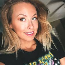 Amanda Tullos's Instagram, Twitter & Facebook