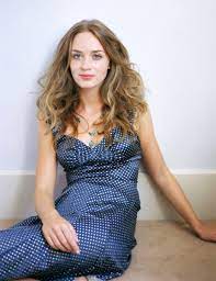Mother, father, siblings, husband and kids. Best Of Emily Blunt On Twitter Young Emily Blunt Photographed For Vogue Uk 2004