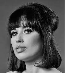 60s Bob Haircut Fringe Cat Eyes Retro Haircut For Thick Hair Haircuts For Wavy Hair Short Thin Hair