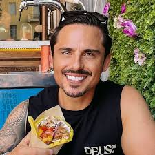 Dua Lipa stuns for her Visa photo: “You know an airport hates to see me  coming.”