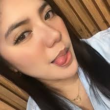 Demi Holmes (@demi180598)