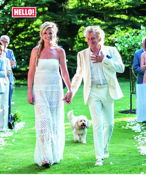 Sir Rod Stewart and Penny Lancaster arriving in serene style., do AI tạo