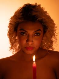 Fire 🔥 that works .. Aunque la oscuridad me rodee, hay un fuego dentro de  mí que nunca deja de arder #artisticexpression #artistico #fotografie  #luzprópria #shinebright