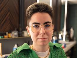 ✨ We proudly present the ever-changing hairs of @rubyrazors. Just when you  thought finding a barber who does fades, scissor cuts, designs, & is soft  spoken with humility was impossible…….you meet Sara. #