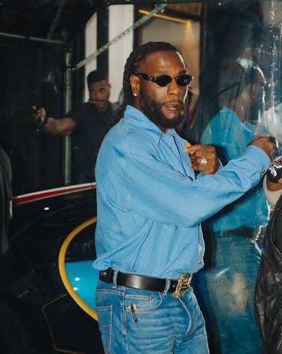 Burna Boy outside last night with his Bugatti 🤯💥