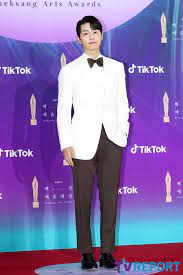 Seo ye ji and kim seon ho overcame shin hye sun and song joong ki to win tiktok popularity star award 2021. Gqn57cofhrm8ym