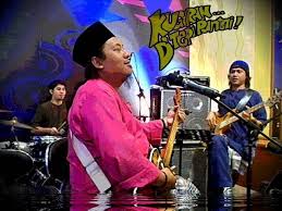 Official lyric video 'satu hari di hari raya' by spider song : Kugiran D Tepi Pantai Satu Hari Di Hari Raya Chords Chordify