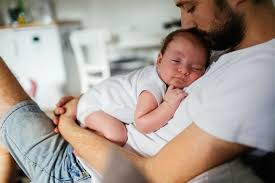Concediul de crestere a copilului pentru tati se acorda, conform ordonantei de urgenta 111/2010 acelor persoane care au realizat venituri impozabile in ultimele cel putin 12 luni inainte de nasterea copilului. La Ce Concedii Èi IndemnizaÈii Au Dreptul TaÈii Pentru CreÈterea Èi Ingrijirea Copiilor Totul Despre Mame