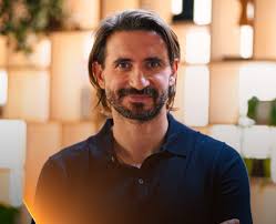 Wie saboteert louise ....ik denk cedric🤔???