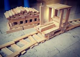 Tydessin On Instagram Construction De Kapla Au Salon Yesmum Ces Oeuvres Ephemeres Ont Aussi Bien Entendu Toute Leur Place Dans L Appli Wood Building Train