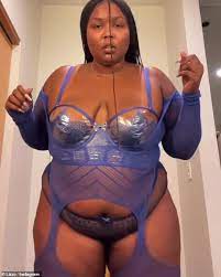 Kylie jenner kicks off 'the weekend' at her holmby hills home by displaying sizzling hourglass curves in a yellow halter bikini. Lizzo Poses In Scanty Lingerie Set And A Body Stocking As She Shows Off Her Dance Moves Aktuelle Boulevard Nachrichten Und Fotogalerien Zu Stars Sternchen