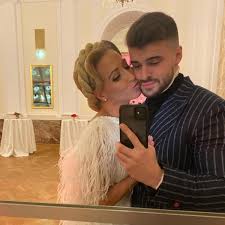 ↑ « dancesportinfo.net », sur dancesportinfo.net (consulté le 25 juillet 2018). Let S Dance Tanzerin Kathrin Menzinger Das Ist Ihr Freund