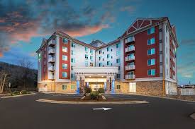 They feature hotels and flights or cars at discounted bundled rates. Holiday Inn Express Suites Asheville Downtown An Ihg Hotel Asheville North Carolina Us Reservations Com
