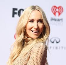 Nikki Glaser's best jokes from Tom Brady Netflix roast