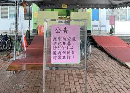 麻腮风三联疫苗（英語：measles mumps and rubella vaccine, mmr），港澳台译为麻疹腮腺炎德國麻疹混合疫苗，，大陆简稱麻腮风疫苗，是预防麻疹、腮腺炎、风疹（德國麻疹）的疫苗，由三種疾病病毒的活性減毒性病毒混合而成，是以注射的方式施打疫苗。 Vgb2w Zpdoqrpm
