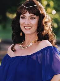 En esta novela actrices y actores trabajan espectacularmente, pero quiero  destacar la maravillosa actuación de este joven actor, el cual se destaca  lo mismo por su fuerza y valentía para defender sus