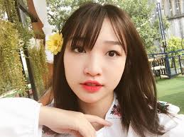 Lột xác” khỏi mác streamer tuổi teen, Hoa Nhật Huỳnh biến hoá đa phong  cách, sexy đến bất ngờ!