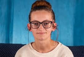 Kelly Pack's Instagram, Twitter & Facebook