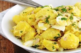 Cette Salade De Pommes De Terre Au Thon En Boite Et Oeufs Durs C Est Une Recette Simplissime Rapid Salade Pomme De Terre Salade Pomme Recettes De Vinaigrette