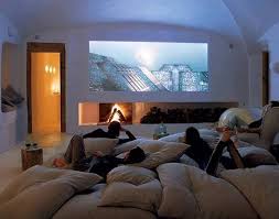 Tapi untuk rumah minimalis, sofa yang terlalu besar akan memakan tempat dan membuat ruang tamu menjadi sempit. 5 Ide Desain Ruang Tv Sederhana Lesehan Nyaman Tanpa Lelah Dekoruma Com Line Today