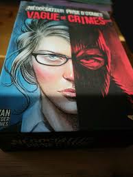 Jeu de base plus l'extension "Vague de crimes". Français, joué deux ou 3  fois, certains paquets ne sont pas encore ouverts. Boîte et onglets pour le  classement.