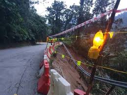 Maybe you would like to learn more about one of these? Tanah Runtuh Laluan Batu 11 Dibuka Sehala
