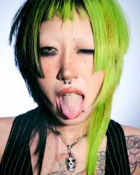 เจาะลึกชีวิตผู้รับบท “มิลลี่” ใน ตลก 69 เดอะซีรี่ส์  สาวผมเขียวที่ยืนหยัดในความขบถ