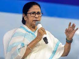 बंगाल की CM बोलीं- गाय सींग मार दे तो 10 लाख, भैंस को गले लगाने का मिले 20  लाख | Mamata Banerjee | February 14 Valentine's Day Vs Cow Hug Day  Controversy - Dainik Bhaskar