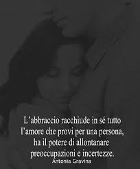 L Abbraccio Racchiude In Se Tutto L Amore Che Provi Per Una Persona Ha Il Potere Di Allontanare Preoccupazioni E Incertezze An Abbraccio Frasi D Amore Amore