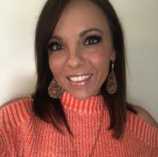 Lindsay Plummer's Instagram, Twitter & Facebook