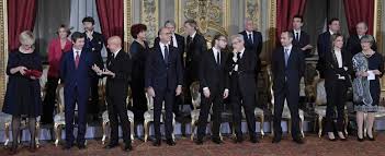 La formula ministro senza portafoglio viene utilizzata in riferimento alla borsa in pelle che anticamente i ministri utilizzavano per conservare e trasportare documenti e denaro contante durante. Il Governo Gentiloni Ha Giurato Ministri Confermati Tranne Giannini Alfano Agli Esteri Minniti All Interno Boschi Sottosegretario La Repubblica