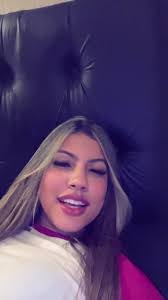 Nicole Barcelos's Instagram, Twitter & Facebook