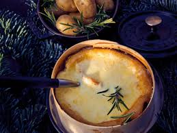 Decouvrez La Recette Mont D Or A La Cuillere Sur Cuisineactuelle Fr Recette Alimentation Recette Fromage