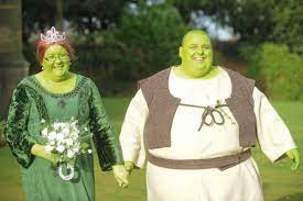A Shrek Themed Wedding 15 Of The Most Bizarre Weddings In The World Shrek Wedding Wedding Couples Costumes