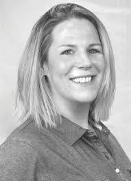 Karen Bloch's Instagram, Twitter & Facebook