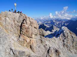 Genießen sie das einmalige erlebnis der grandiosen aussicht vom höchsten gipfel deutschlands über das bayrische. Die Zugspitze Deutschlands Hochster Berg Bayern