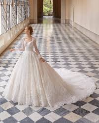 Veja a nobreza que o uso de Cauda oferece ao Vestido de Noiva | CASAMARELA