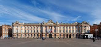 Des adjoints et conseillers municipaux. La Mairie De Toulouse Ouvre Ses Portes Pour Les Journees Du Patrimoine