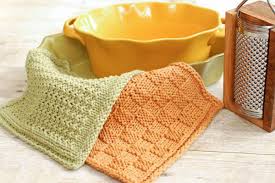 Well, they're perfect for beginning knitters for a number of reasons. Textured Easy Knit Dishcloth Pattern Petals To Picots