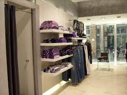 Oltre alla vendita ed ai lavori di installazione e. Arredamento Per Negozi Vetrina Abbigliamento Poderi Arreda Arredamento Negozi Ferrara Emilia Romagna