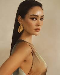 Lizzy Wood's Instagram, Twitter & Facebook