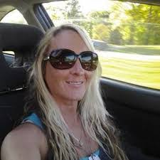 Amanda Deems's Instagram, Twitter & Facebook