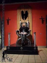 Herrin-Aschi Porno Videos, Livechat und Blog auf Amarotic